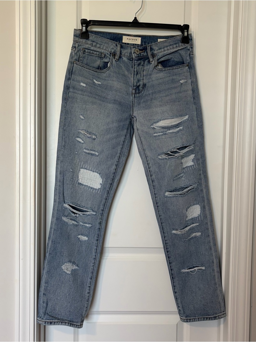 PacSun Women's Light Blue Distressed Boyfriend Jeans
Size 25